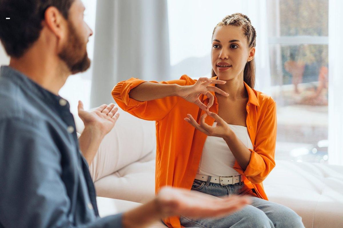 Dialogue ouvert renforçant le lien émotionnel et le consentement, clé du BDSM.