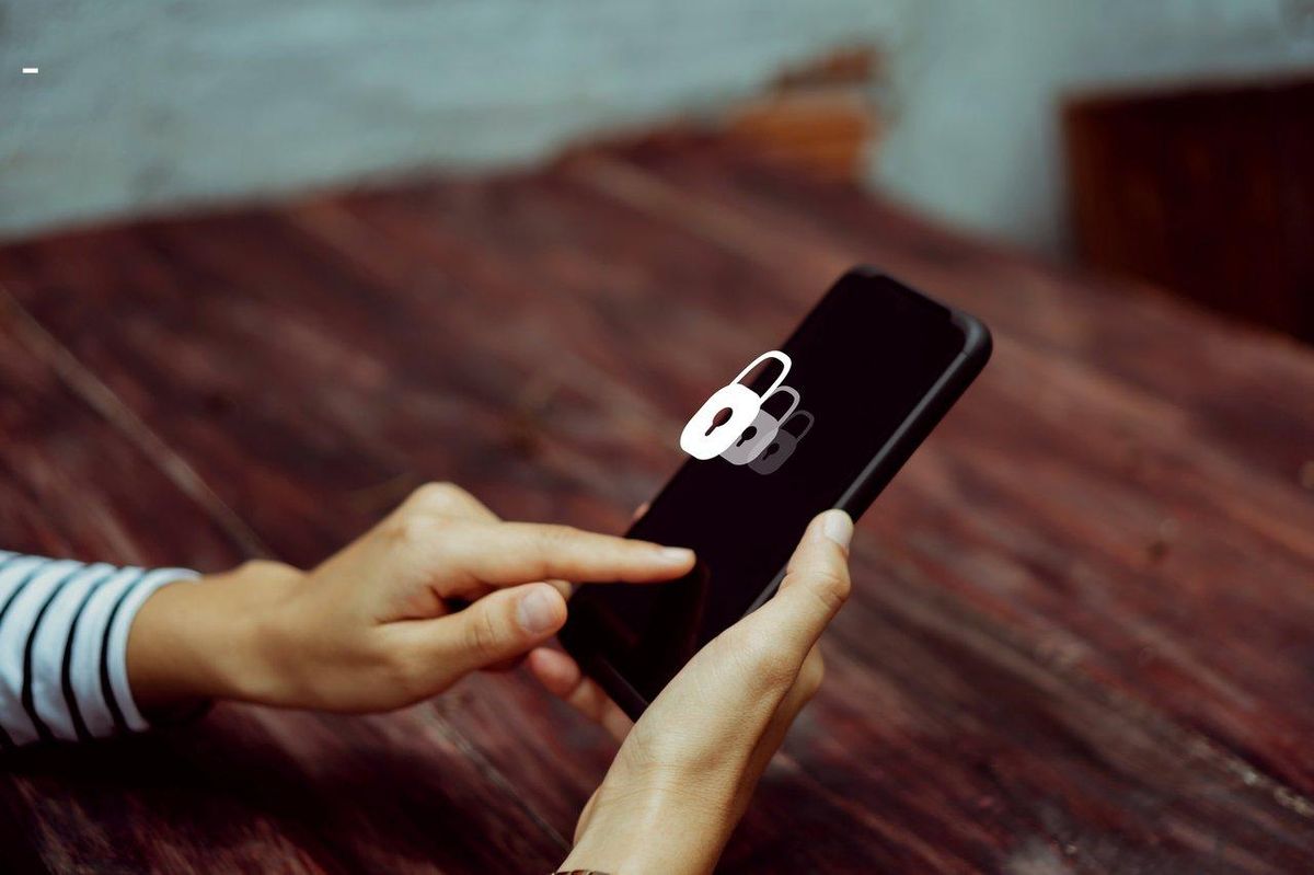 Interface sécurisée d'une application de contrôle de sextoy connecté, garantissant confidentialité et expérience moderne.