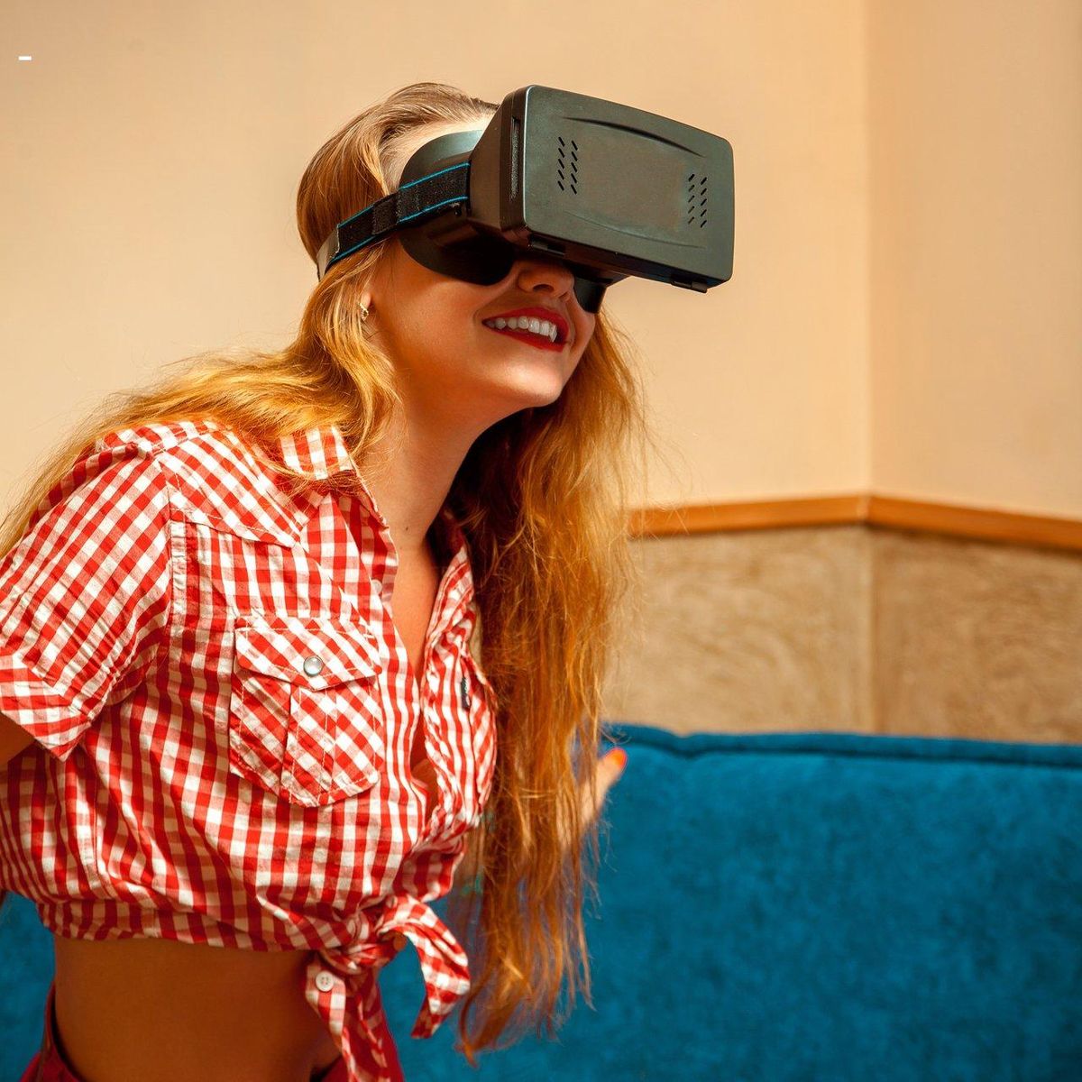La réalité virtuelle séduit la nouvelle génération, portée par Clara Mia et Tiffany Leiddi.