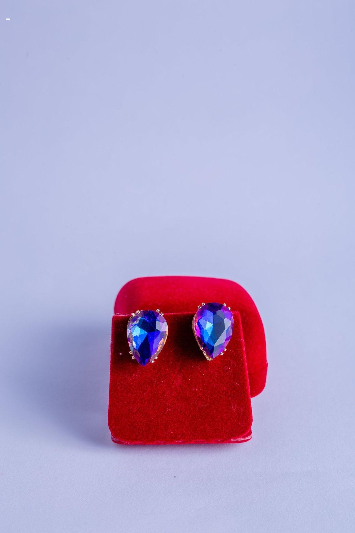 Plug anal en bijou doré, symbole de luxe et de sérénité pour une expérience sensuelle raffinée.