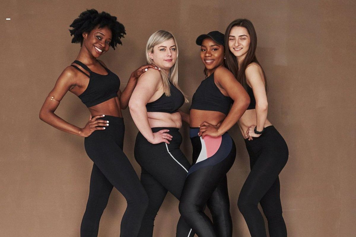 Sportives et stylées : osez l'harmonie leggings et crop-tops pour une allure féminine.