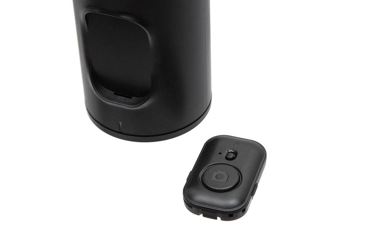 Un plug anal vibrant élégant avec télécommande sans fil, idéal pour un plaisir discret en déplacement.