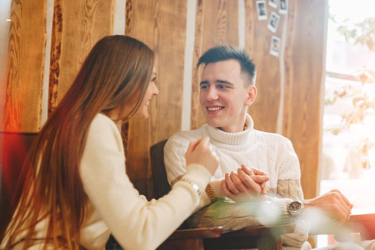 Une communication intime entre partenaires pour explorer en toute confiance le bondage.