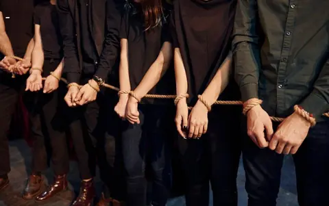 Budget à prévoir pour une première session de bondage sophistiqué en couple à la maison