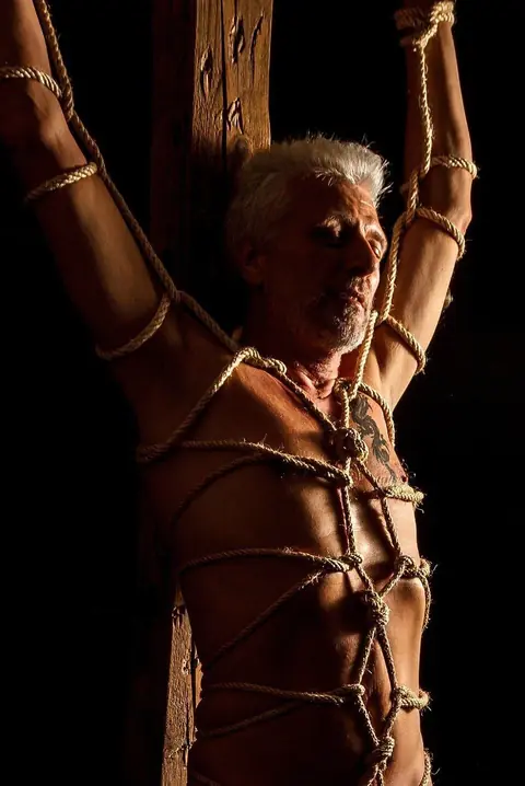 Le bondage au cinéma : scènes cultes qui ont marqué l'écran
