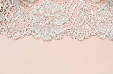 Lingerie en dentelle véritable : qualité et prix entre fabrication française et importations