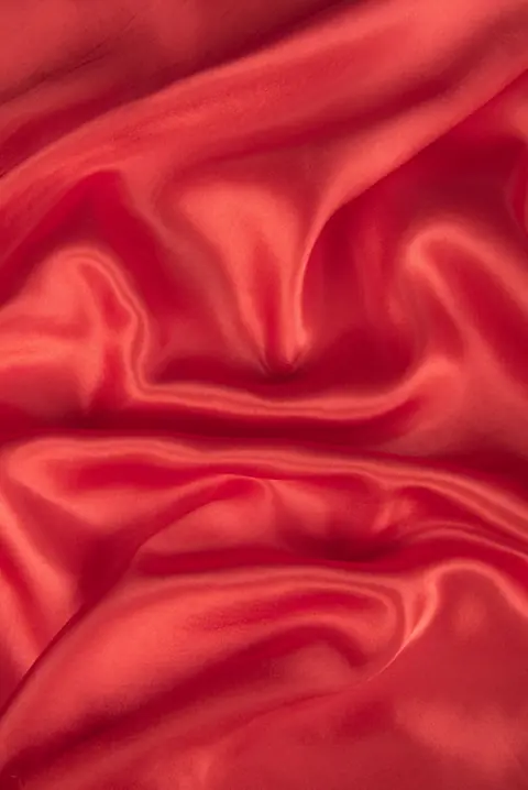 Soie rouge en vagues douces
