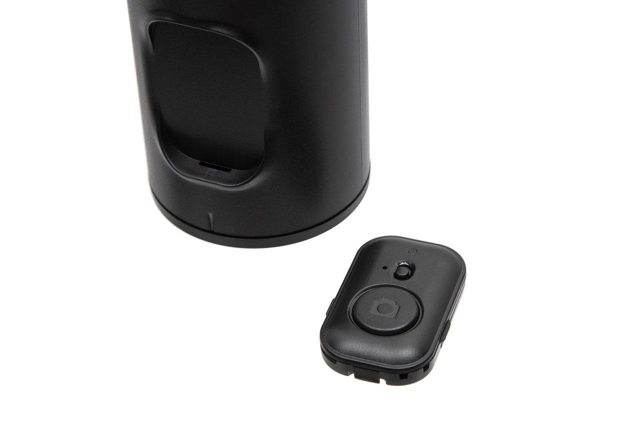 Un plug anal vibrant élégant avec télécommande sans fil, idéal pour un plaisir discret en déplacement.